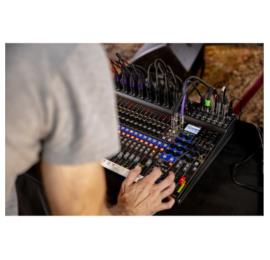 زوم-Zoom-LiveTrak-L-20--20-Input-Digital-Mixer-and-Multitrack-Recorder
